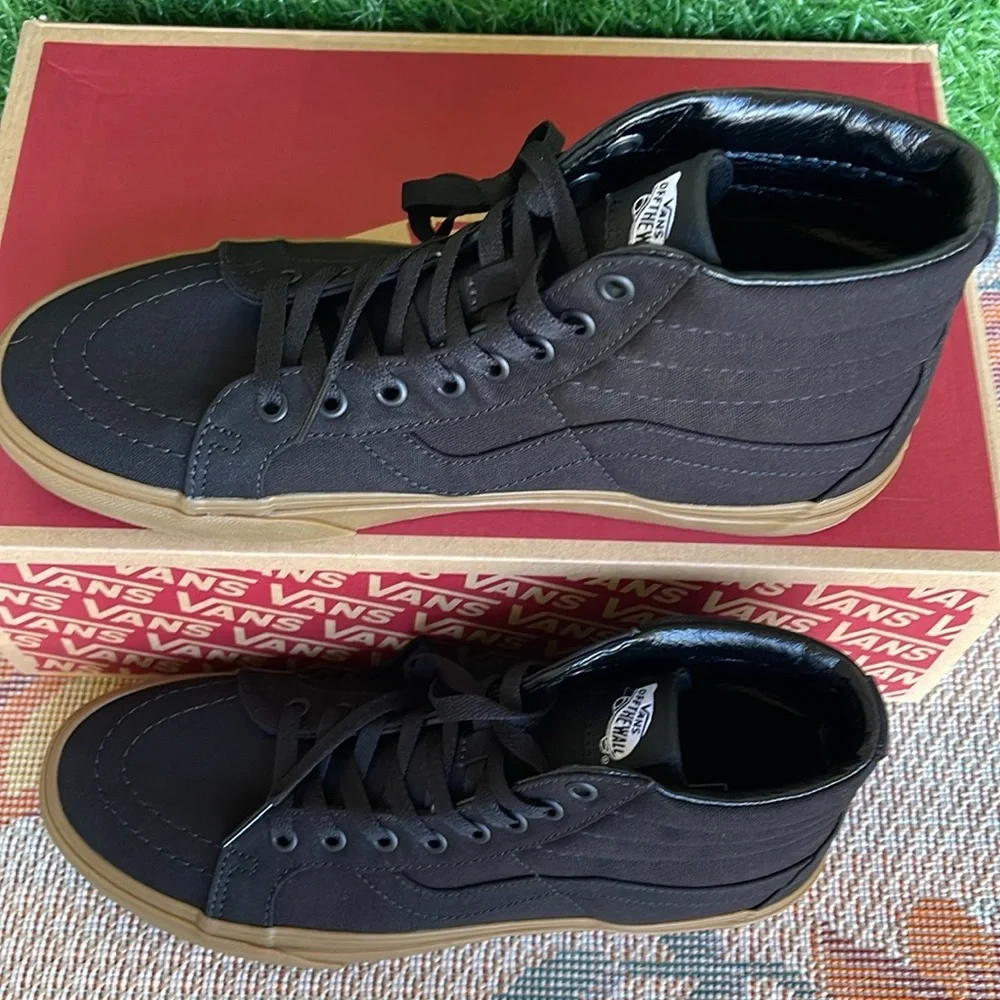 Vans WMNS Sk8-Hi Reissue (Canvas Gum) Black/Lghtgm
VN0A2XSBL0D
Sneakers - Picture 4 of 16